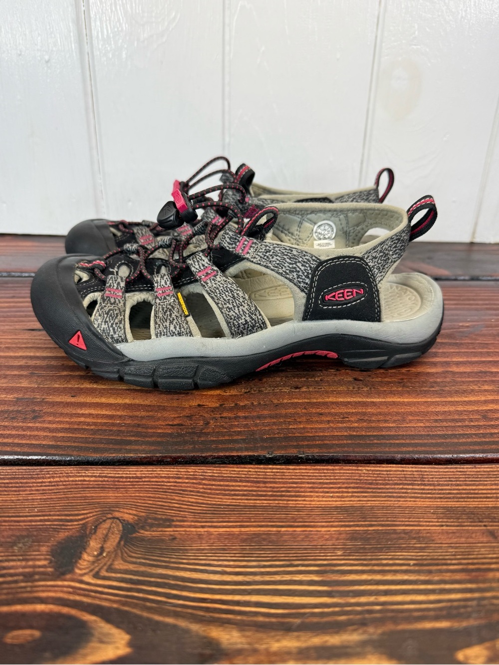 KEEN Women’s Newport H2 Waterproof Sport Sandals Gray Pink Size 7